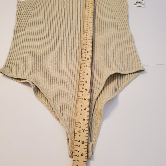 On 34TH Women's Sleeveless Mock Neck Bodysuit Lurex Gold Holiday Sweater Size L. - Picture 11 of 12